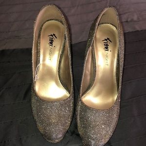 Gold/silver Pumps
